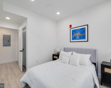 2400 E Huntingdon Street - Photo Thumbnail 3