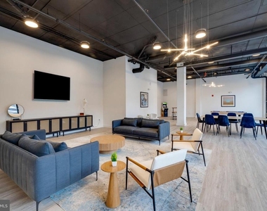 2400 E Huntingdon Street - Photo Thumbnail 9