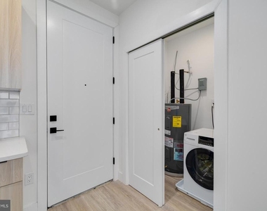 2400 E Huntingdon Street - Photo Thumbnail 5