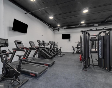 2400 E Huntingdon Street - Photo Thumbnail 11