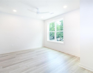 260 Martha Drive - Photo Thumbnail 8