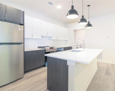 260 Martha Drive - Photo Thumbnail 3