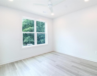 260 Martha Drive - Photo Thumbnail 6