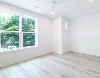 260 Martha Drive - Photo Thumbnail 4