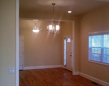 1510 Roberts Drive Se - Photo Thumbnail 10
