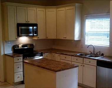 1510 Roberts Drive Se - Photo Thumbnail 6