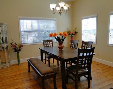 1510 Roberts Drive Se - Photo Thumbnail 3