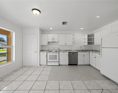 4735 30th Street Sw - Photo Thumbnail 4