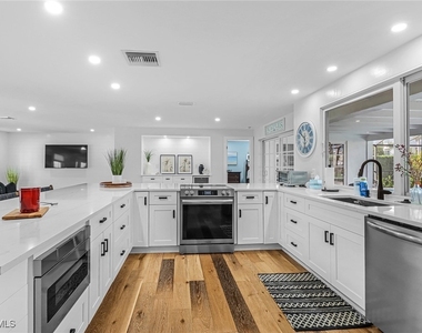 1823 Hurricane Harbor Lane - Photo Thumbnail 9