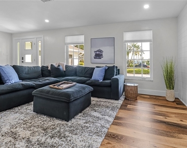 1823 Hurricane Harbor Lane - Photo Thumbnail 5