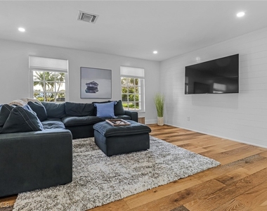 1823 Hurricane Harbor Lane - Photo Thumbnail 4