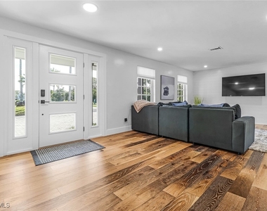 1823 Hurricane Harbor Lane - Photo Thumbnail 3