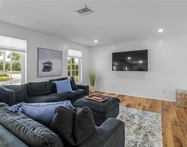 1823 Hurricane Harbor Lane - Photo Thumbnail 6