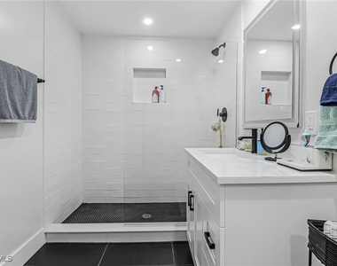 1823 Hurricane Harbor Lane - Photo Thumbnail 21