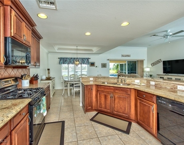 9051 Astonia Way - Photo Thumbnail 8