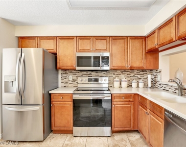 6670 Huntington Lakes Circle - Photo Thumbnail 2