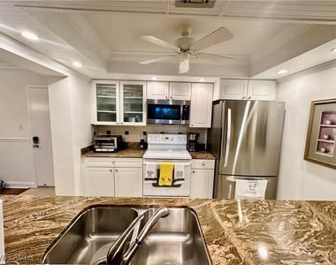555 Park Shore Drive - Photo Thumbnail 5