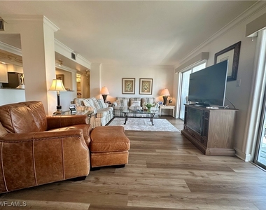 555 Park Shore Drive - Photo Thumbnail 17