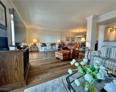 555 Park Shore Drive - Photo Thumbnail 14