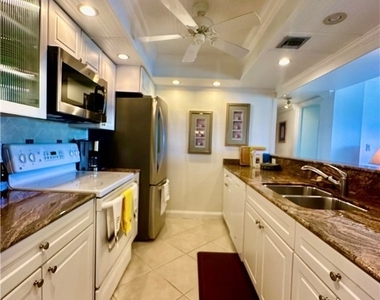 555 Park Shore Drive - Photo Thumbnail 4