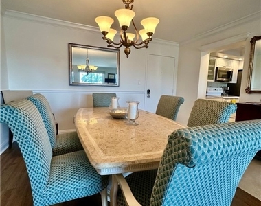 555 Park Shore Drive - Photo Thumbnail 13