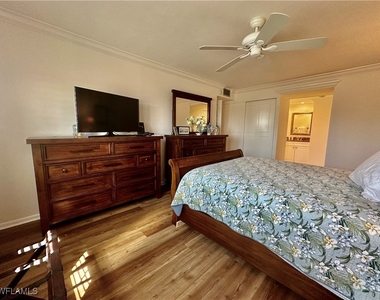 555 Park Shore Drive - Photo Thumbnail 22