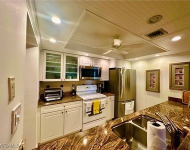 555 Park Shore Drive - Photo Thumbnail 6