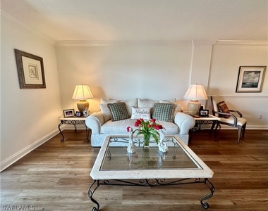 555 Park Shore Drive - Photo Thumbnail 15