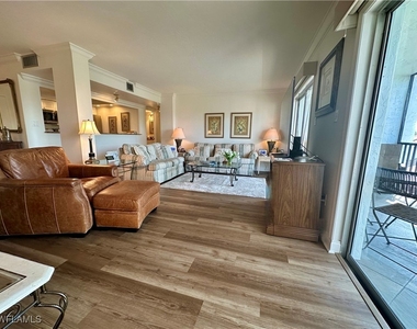 555 Park Shore Drive - Photo Thumbnail 16