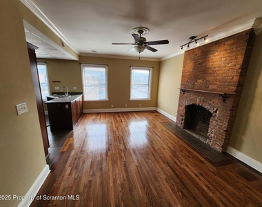98 N Franklin Street - Photo Thumbnail 2
