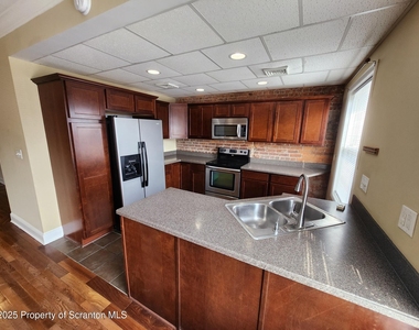98 N Franklin Street - Photo Thumbnail 6