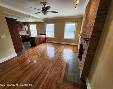 98 N Franklin Street - Photo Thumbnail 4