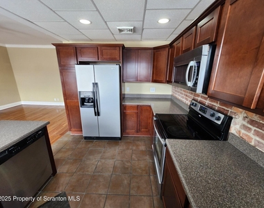 98 N Franklin Street - Photo Thumbnail 7
