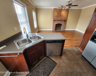 98 N Franklin Street - Photo Thumbnail 8