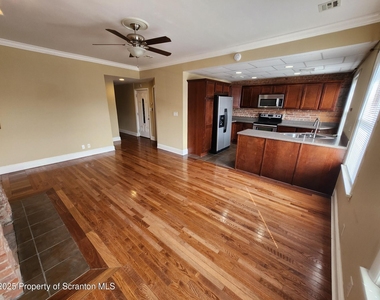 98 N Franklin Street - Photo Thumbnail 5