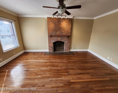 98 N Franklin Street - Photo Thumbnail 3
