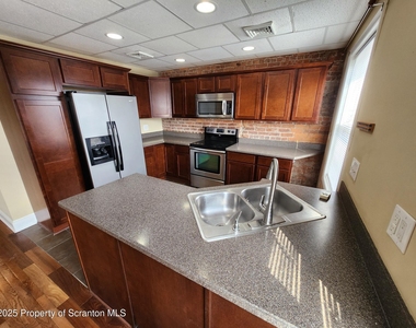 98 N Franklin Street - Photo Thumbnail 9