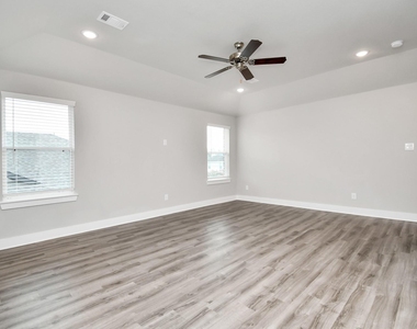 21047 Bay Village Drive - Photo Thumbnail 9