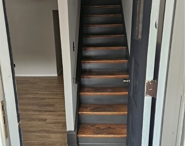 537 6th St - Photo Thumbnail 1