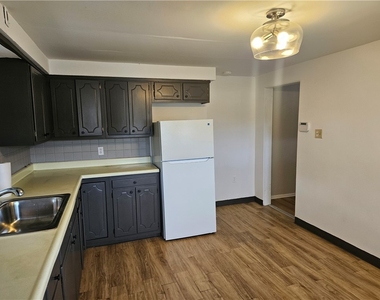 537 6th St - Photo Thumbnail 15