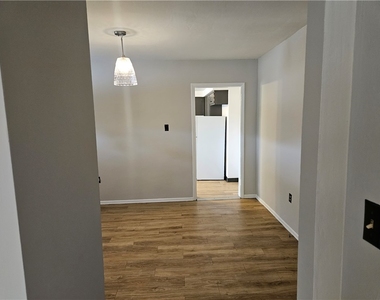 537 6th St - Photo Thumbnail 5