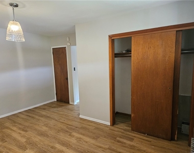 537 6th St - Photo Thumbnail 8