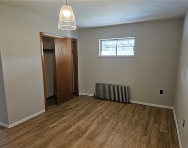 537 6th St - Photo Thumbnail 7