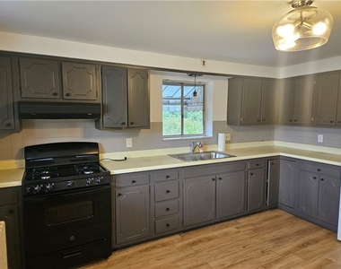 537 6th St - Photo Thumbnail 14