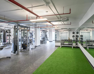 34-46 Vernon Boulevard - Photo Thumbnail 3
