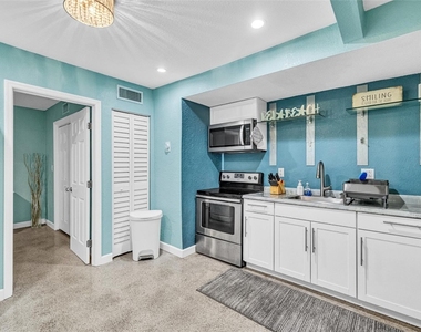 1715 Ne 11th Street - Photo Thumbnail 14
