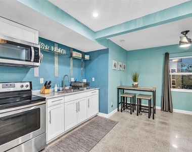 1715 Ne 11th Street - Photo Thumbnail 13