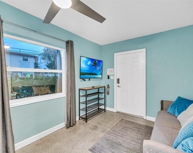 1715 Ne 11th Street - Photo Thumbnail 1