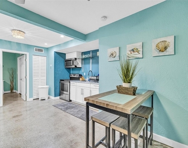 1715 Ne 11th Street - Photo Thumbnail 8