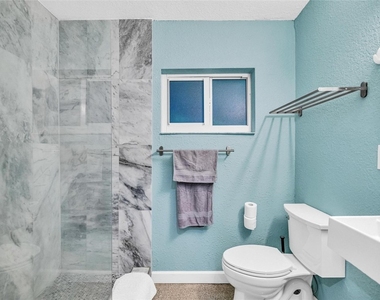 1715 Ne 11th Street - Photo Thumbnail 22